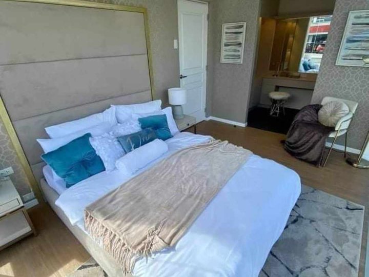 2 Bedroom condo unit in Metrotowne Las Pinas near SM Southmall