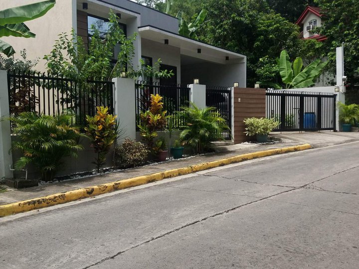 One storey bungalow house. Overlooking exclusive subd near sumulong