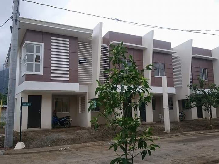 Towhouse with 3 bedroom and 2 bathroom