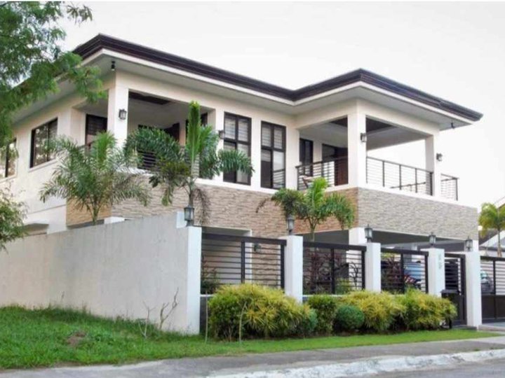 4-bedroom Single Detached House For Sale in Tagaytay Cavite