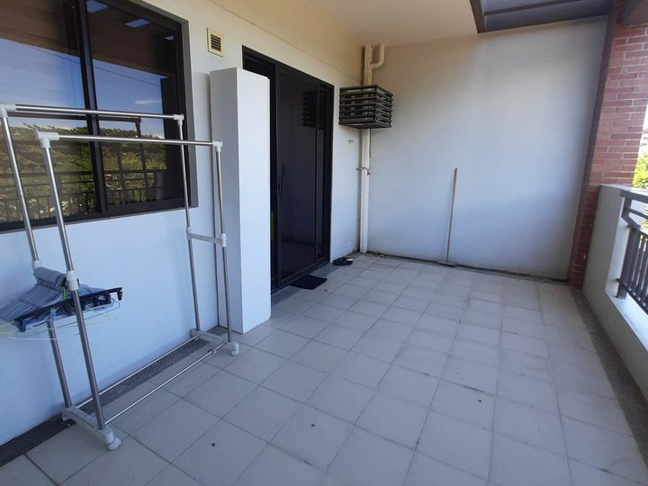 72.00 sqm 2-bedroom Condo For Sale in Acacia Estates Taguig