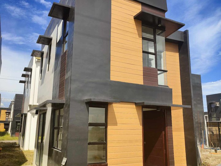 3-bedroom Single Attached House The Lakeshore in Mexico Pampanga