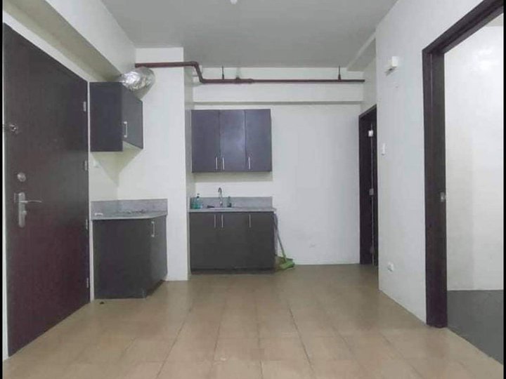 40sqm 2BR Unit in Mandaluyong connected to MRT-Boni 25k/month!