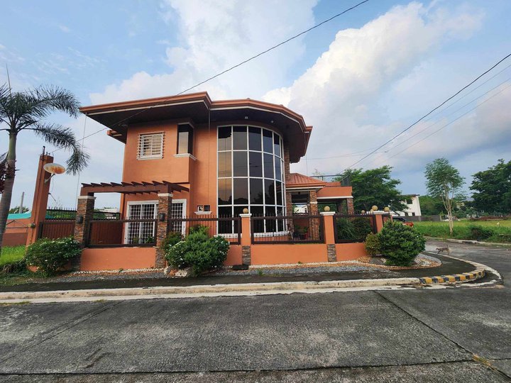 Furnished 3BR CORNER house nr De La Salle Canlubang