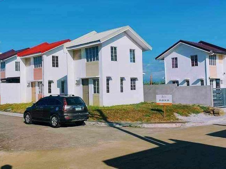 CORNERLOT AND END LOT AVAILABLE HARAP NG AMMENITIES HURRY