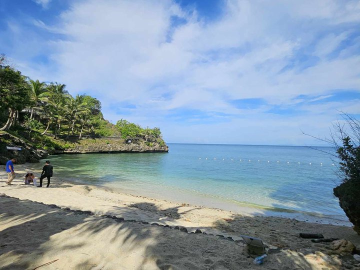 Walking distance to White sand beach in sinapsapan jordan guimaras