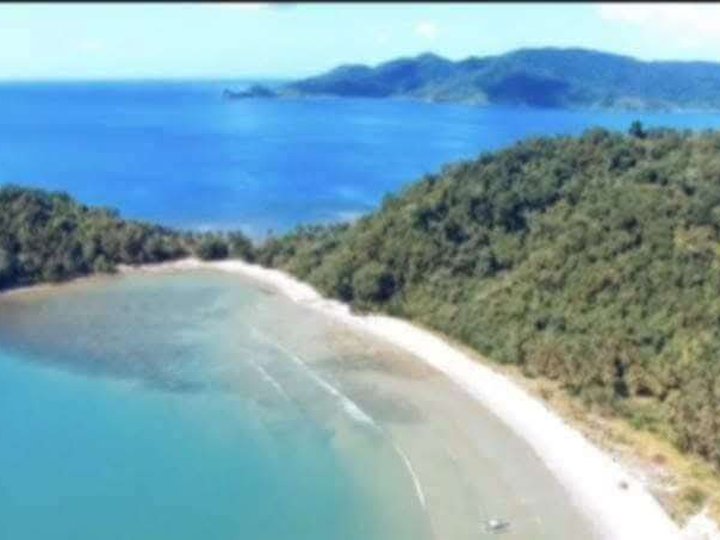 15 hectares beach white sand clear water