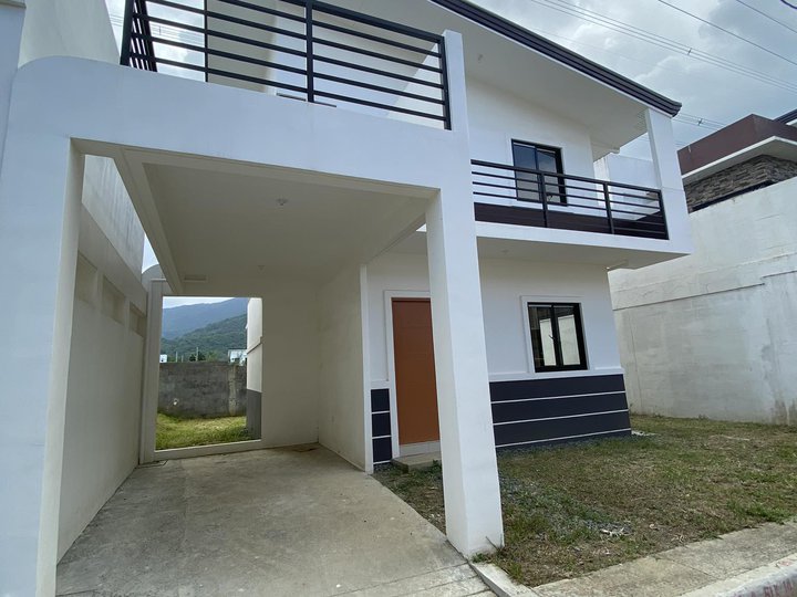 Affordable 4 bedroom house in Santo TomaS Batangas