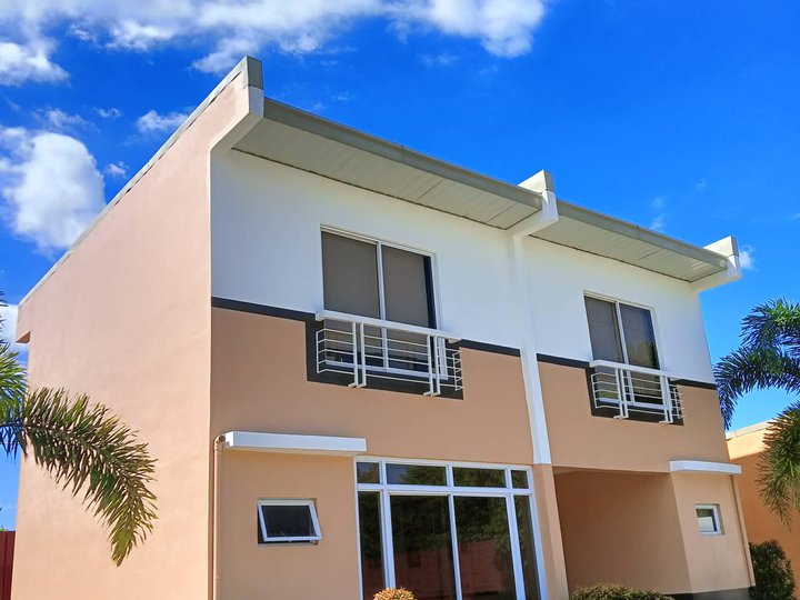 2-bedroom Townhouse For Sale in Santa Cruz Laguna