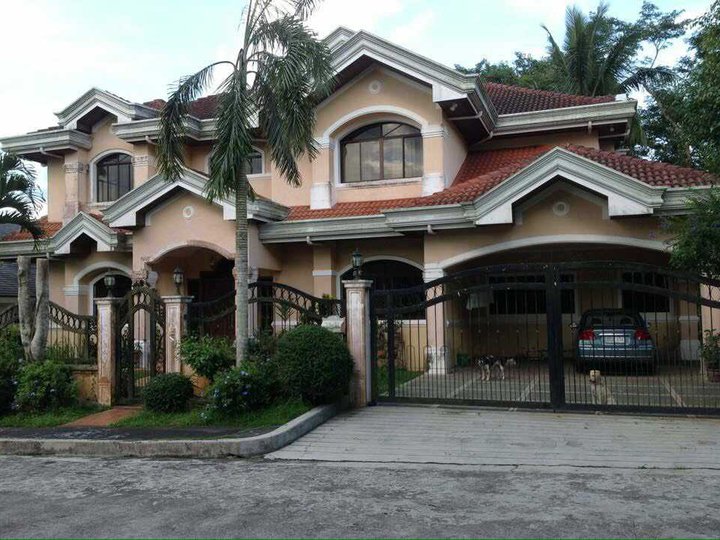 5-bedroom Single Attached House For Sale in Tagaytay Cavite