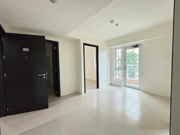 RUSH FOR SALE CONDO 3 BEDROOM w/ Balcony 58sqm in Pasig - 30K monthly! FREE AIRCON RESERVE NOW!