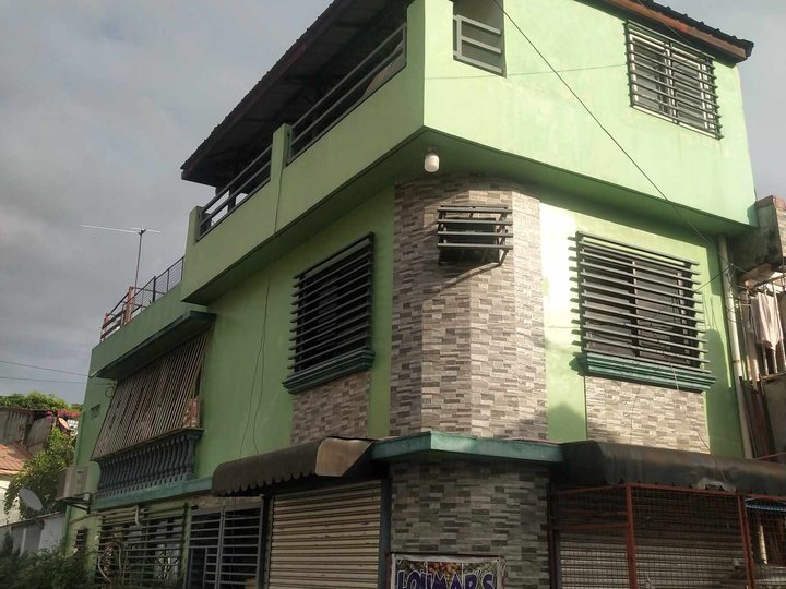 82sqm lot area 4Bedrooms 3 storey House For Sale In Imus Cavite