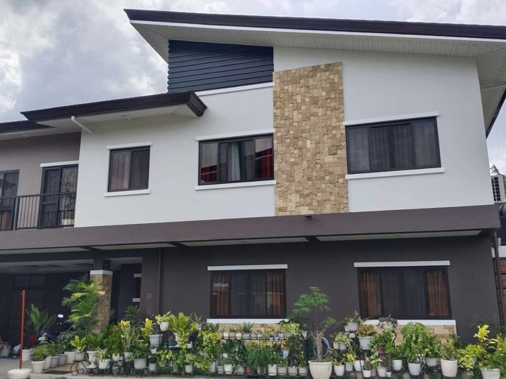 6-bedroom Single Detached House For Sale in Minglanilla Cebu