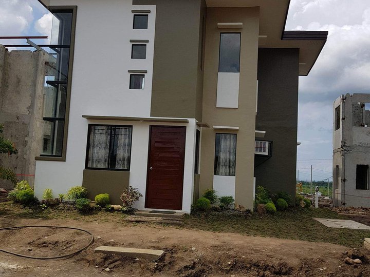 House and lot which has 3bedroom, 2toilet and bath,