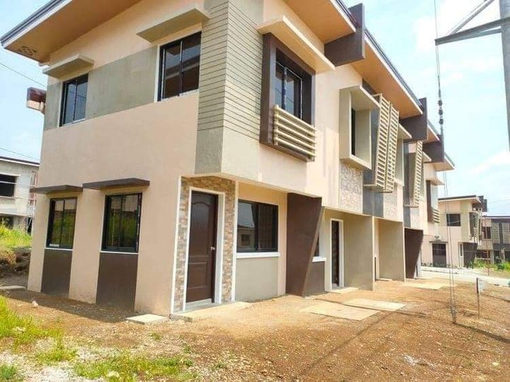 rfo townhouse, 3bedrooms, 1toilet and bath, with carport