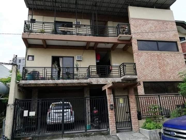 4 Storey Residential Building with Roofdeck for Sale in Paranaque