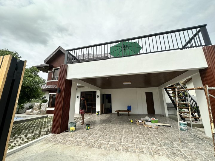 6-bedroom Single Detached House For Sale in Tagaytay Cavite