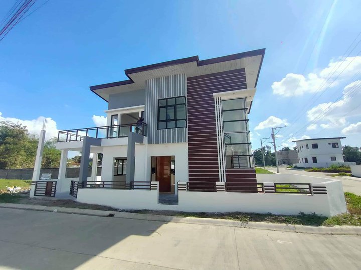 4 Bedrooms Best Deals House & Lot In  Batangas, Cavite and Laguna