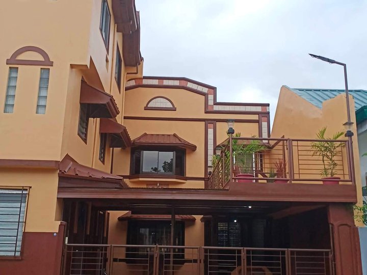 HOUSE AND LOT WITH DUPLEX IN PASIG WITH INCOME