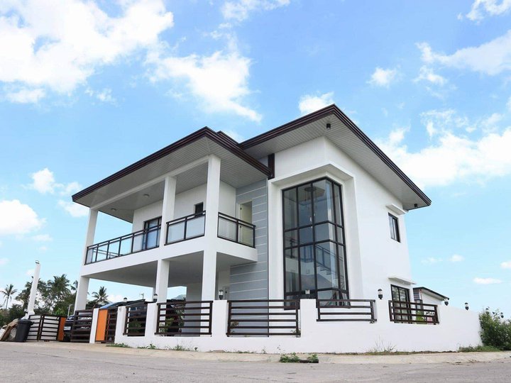 5-bedroom Single Detached House For Sale in Batangas, Cavite & Laguna