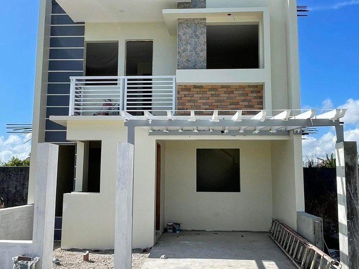 3-bedrooms townhouse TAMBO LIPA CITY Bloomfield Homes Section 1