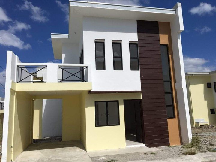 3-Bedroom House with Car Park in Tanza Cavite