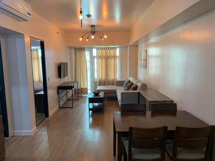 Fully Furnished 1 Bedroom Unit with Balcony in Two Serendra BGC for Sale