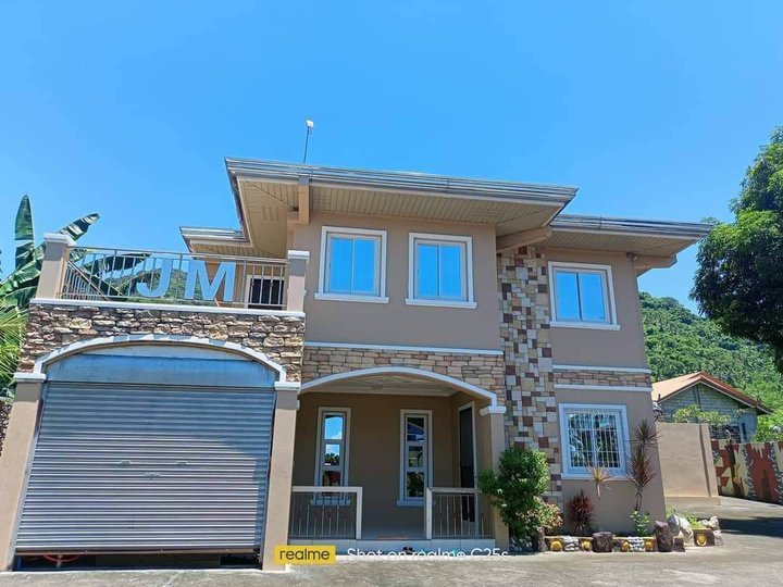 5-bedroom Single Detached House For Sale in Pangil Laguna
