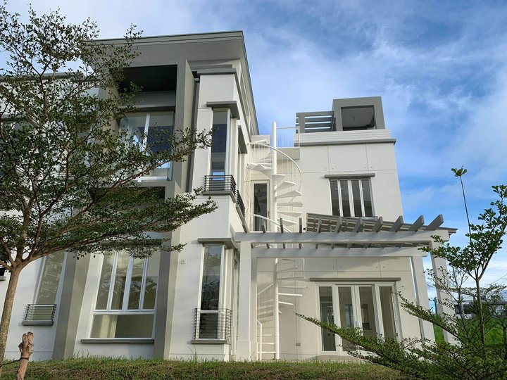 South Forbes Miami Mansions for Sale near Nuvali and Tagaytay
