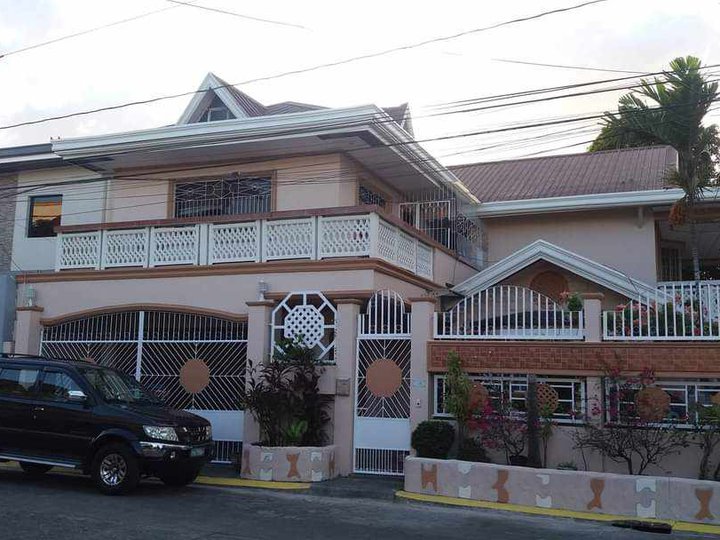 BF RESORT HOUSE, Fully Furnished, Clean Title 350sqm