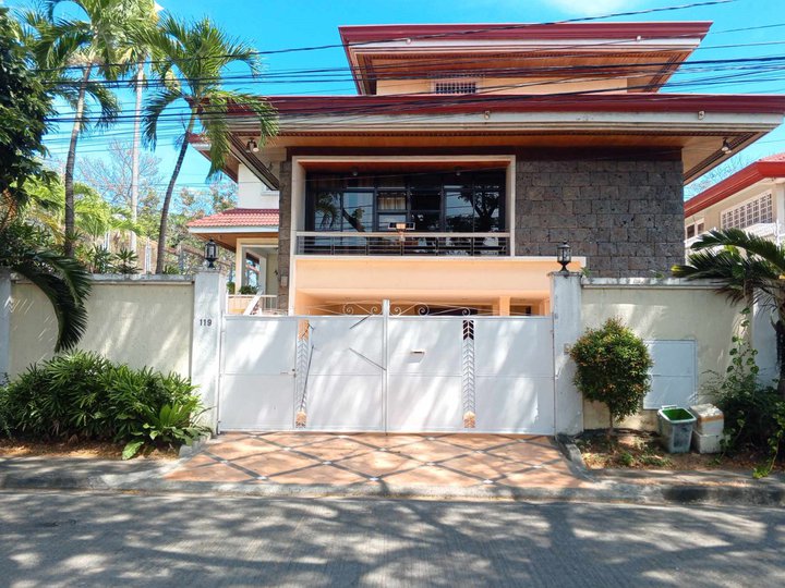 For Sale: 7 Bedroom House and Lot in Ayala Alabang Village