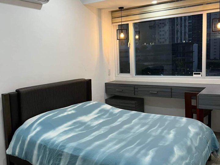 42.00 sqm 1-bedroom SEIBU Tower BGC Condo For Rent