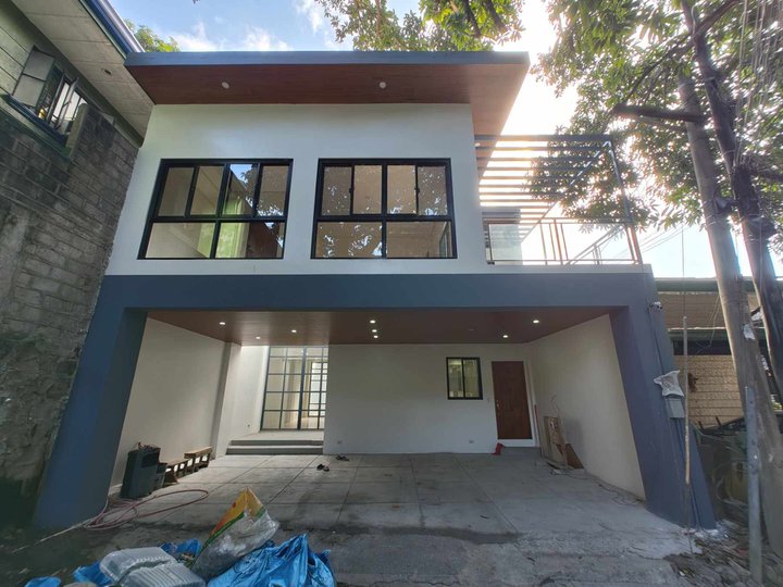 6 Bedroom - HOUSE & LOT FOR SALE in Capitol Hills Quezon City