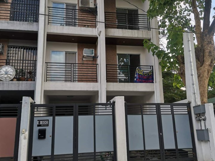 RFO Townhouse in Quezon City near in Ever Commonwealth