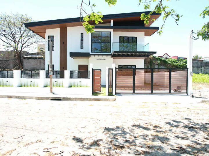 Brandnew Modern 4-bedroom House For Sale in The Orchard, Dasmarinas Cavite