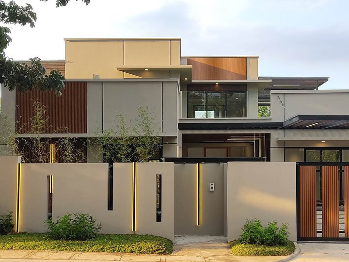 Modern House For sale in Manila Southwoods