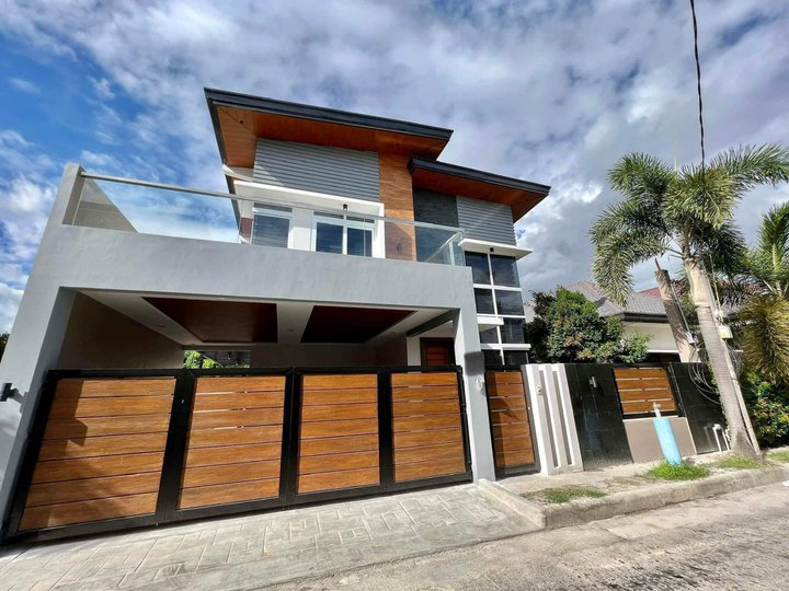 Elegant Modern House with Pool For Sale Angeles City