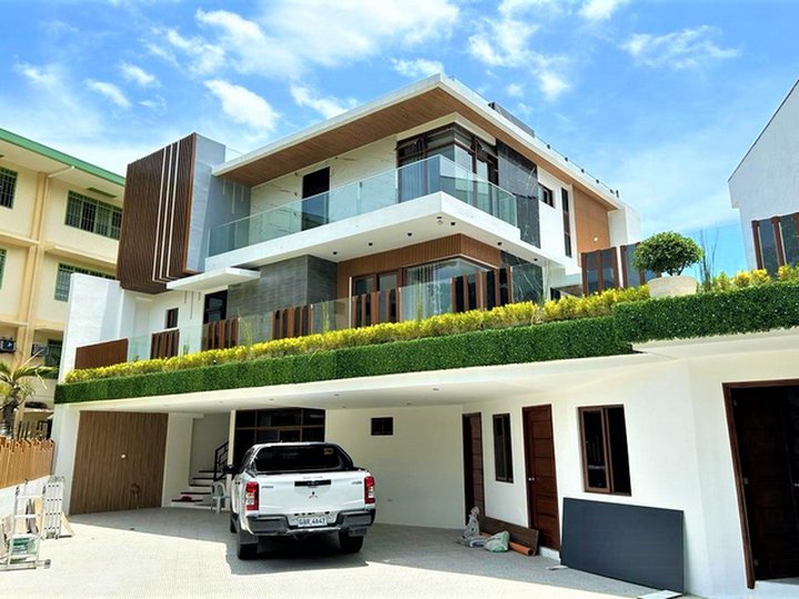 5-bedroom Single Detached House For Sale in Talisay Cebu