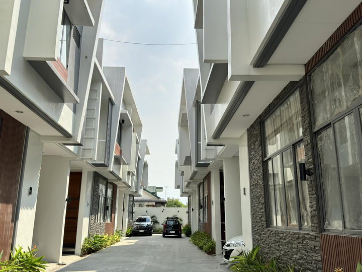 3 BEDROOM BRAND NEW TOWNHOUSE IN EDSA MUNOZ NEAR SM NORTH AND TRINOMA