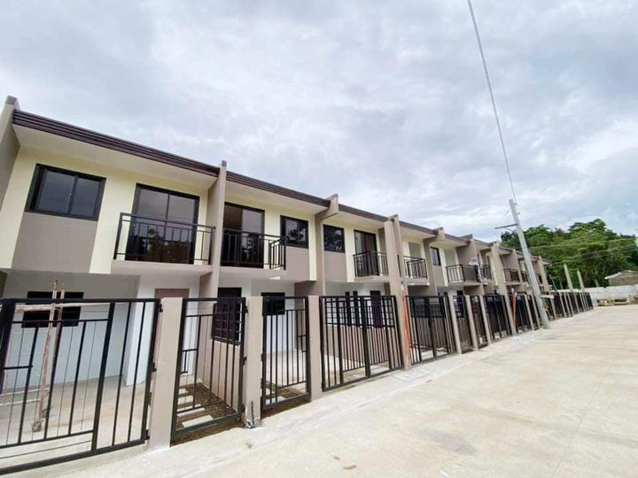 House and Lot, 2 bedrooms Complete Type Townhouse LIPA CITY,BATANGAS