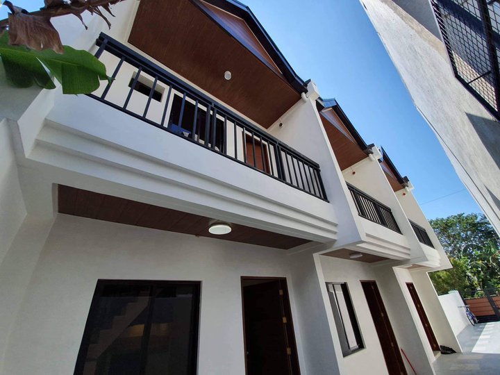 Townhouse For Sale in Pilar Village