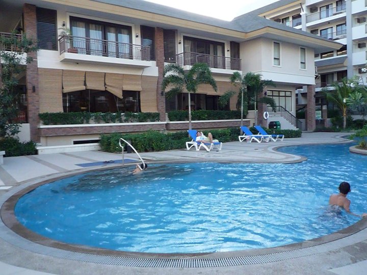 3BR WITH PARKING RIVERFRONT RESIDENCES PASIG CITY