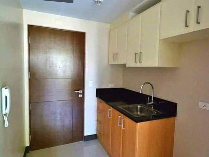 Rent To Own 1 Bedroom with balcony Unit in Quezon City