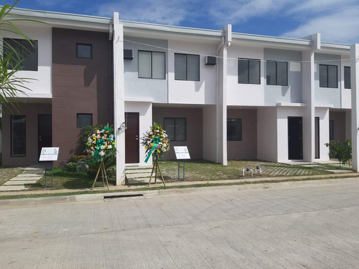 Townhouse with 3 Bedrooms For Sale in Imus Cavite DP 15000/month