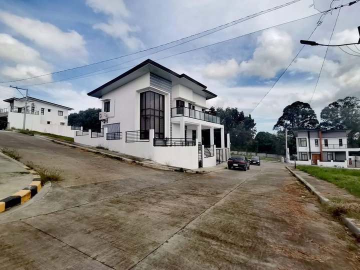 Elegant 5 Bedrooms house for sale in Tanauan Batangas by Demeterland