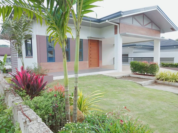 HOUSE and LOT in SUn valley golf residential estate antipolo