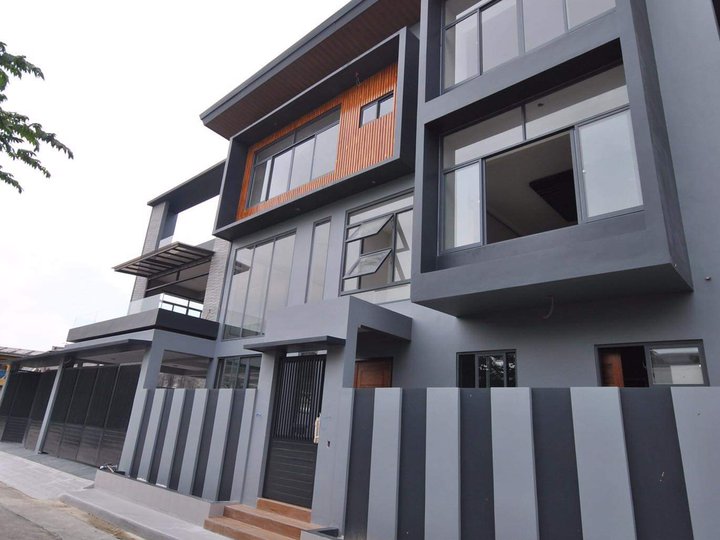 3 Storey 8 Bedrooms House and lot in greenwoods Pasig