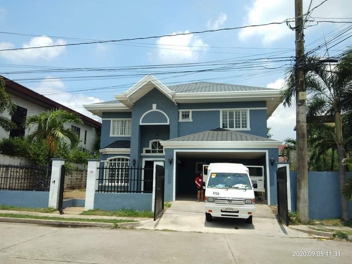 HOUSE AND LOT IN LAS VILLAS DE MANILA