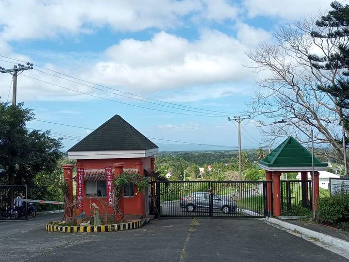La Prairie & Royale Tagaytay  Situated along the Tagaytay-Nasugbu nati