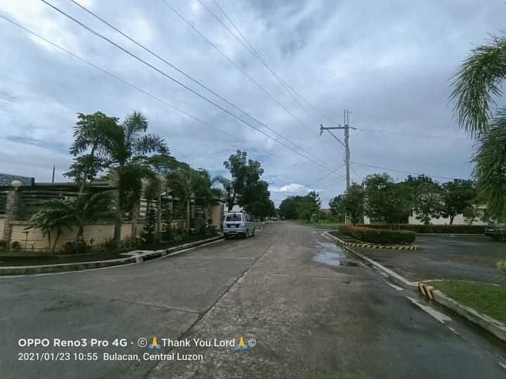Lot for sale in Bulacan [Lot 🚜] (August 2022) in Guiguinto, Bulacan for